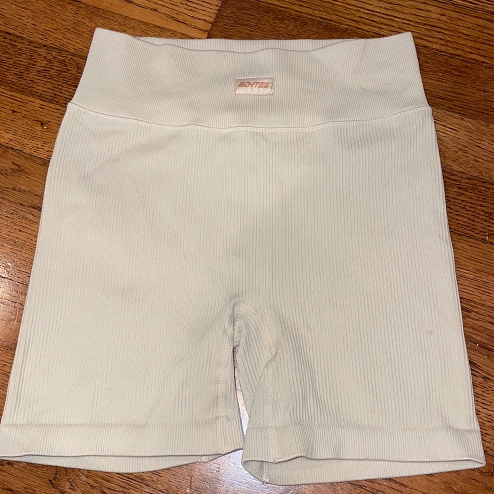 Bo + Tee Active shorts